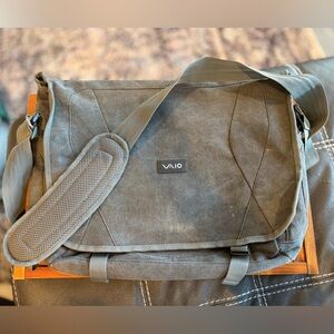 Vaio Slate Gray Men's Messenger Bag